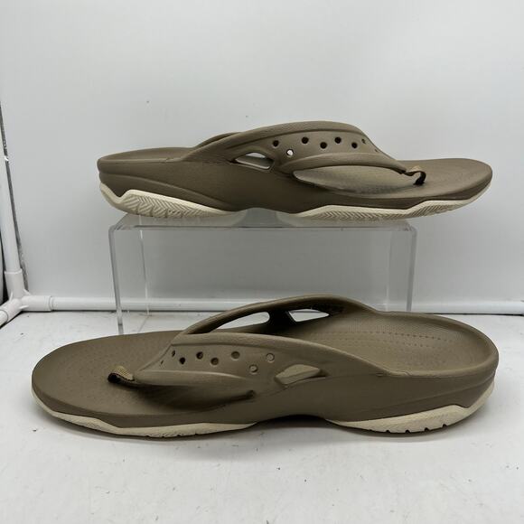 Crocs Sandals Mens 12 Swiftwater Deck Flip Flop Tan Khaki Stucco Thong - Picture 2 of 6